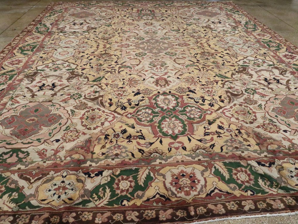 Vintage Indian Lahore Carpet, No.24126 - Staging
