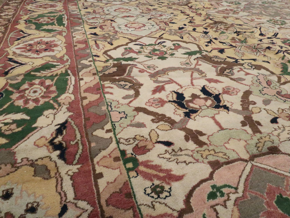 Vintage Indian Lahore Carpet, No.24126 - Staging