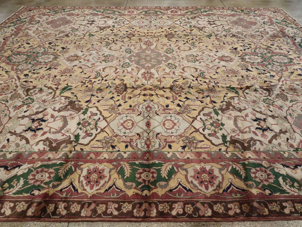 Vintage Indian Lahore Carpet, No.24126 - Staging