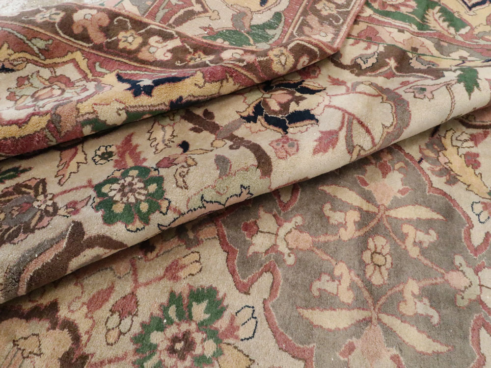 Vintage Indian Lahore Carpet, No.24126 - Staging