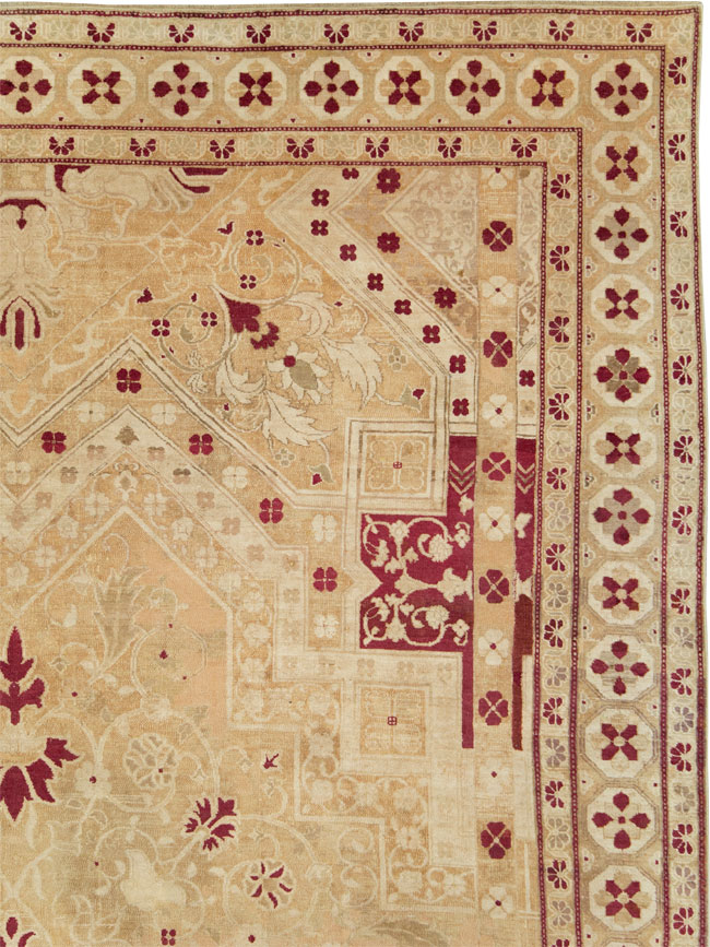 Vintage Indian Agra Carpet, No.24135 - Staging