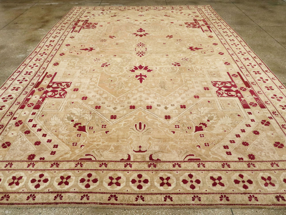 Vintage Indian Agra Carpet, No.24135 - Staging