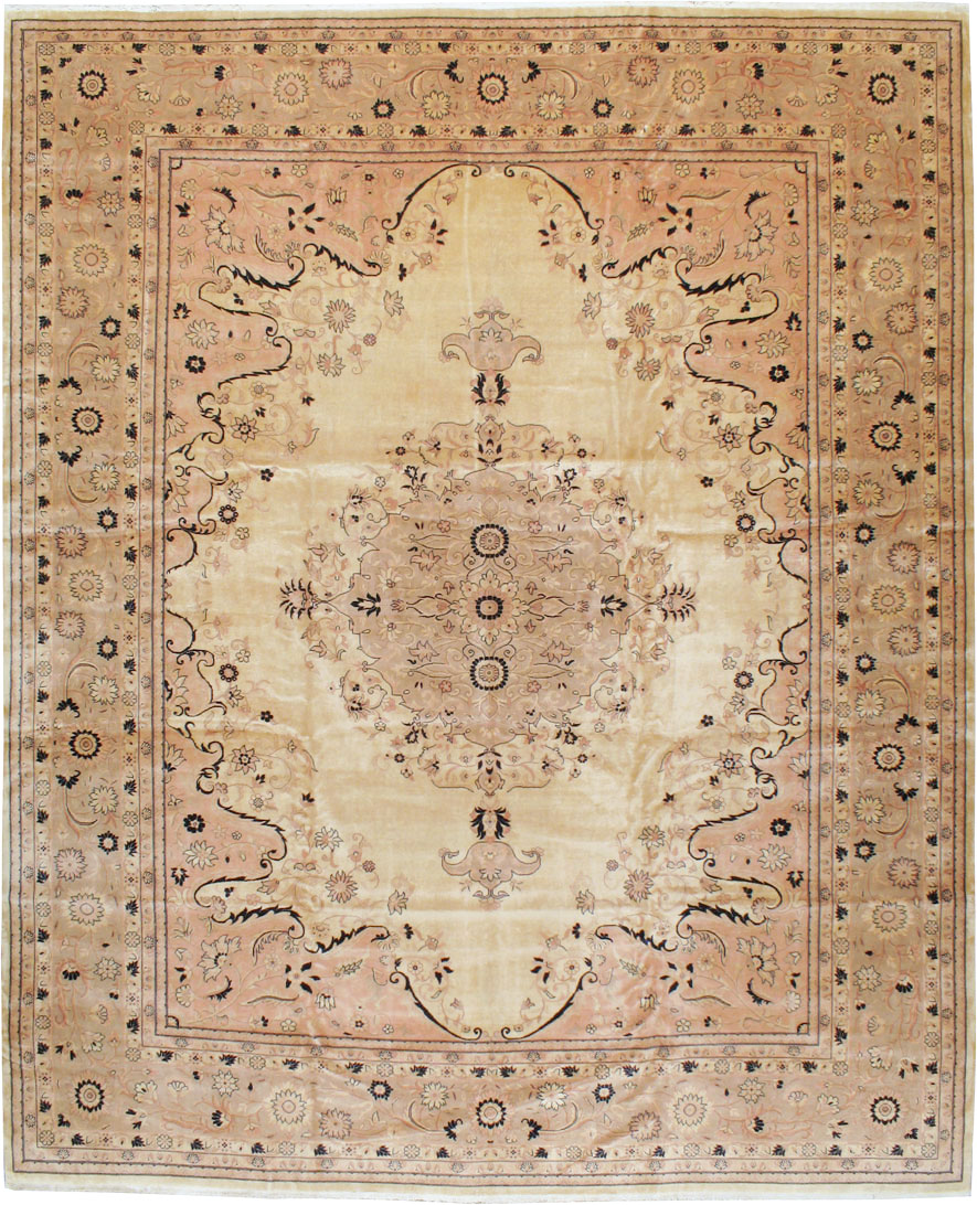 Antique Turkish Sivas Carpet, No.24322 - Staging