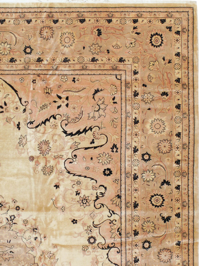 Antique Turkish Sivas Carpet, No.24322 - Staging