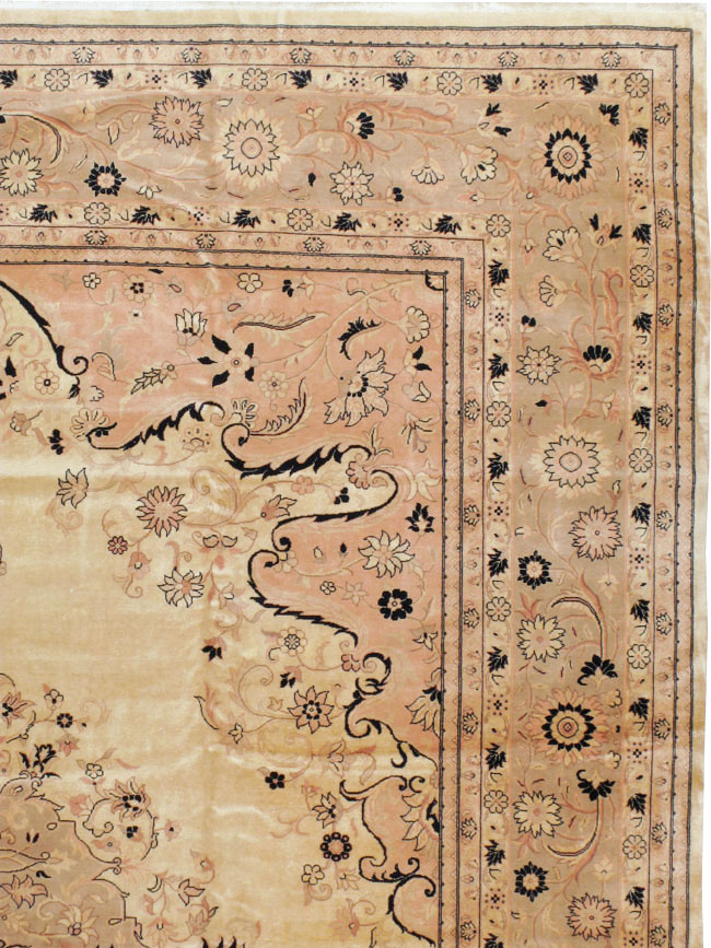 Antique Turkish Sivas Carpet, No.24322 - Staging