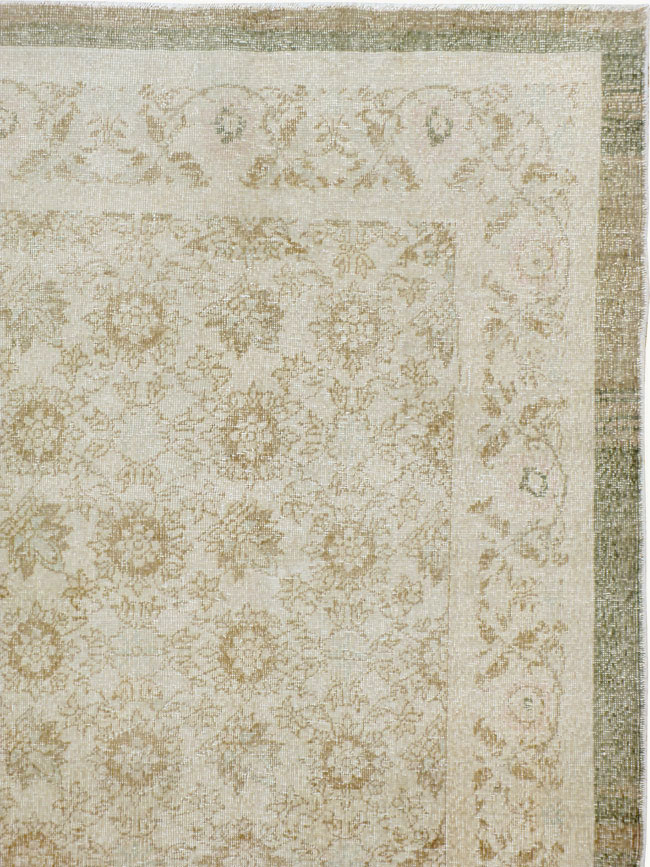 Vintage Turkish Sivas Distressed Rug, No.24401 - Staging