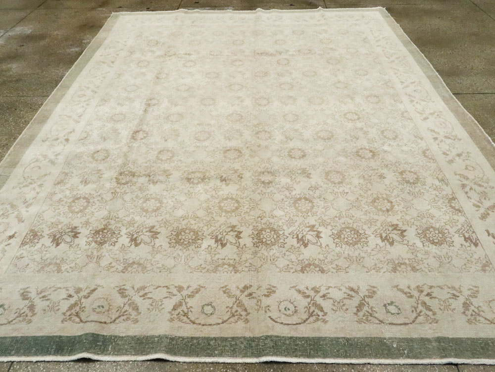 Vintage Turkish Sivas Distressed Rug, No.24401 - Staging