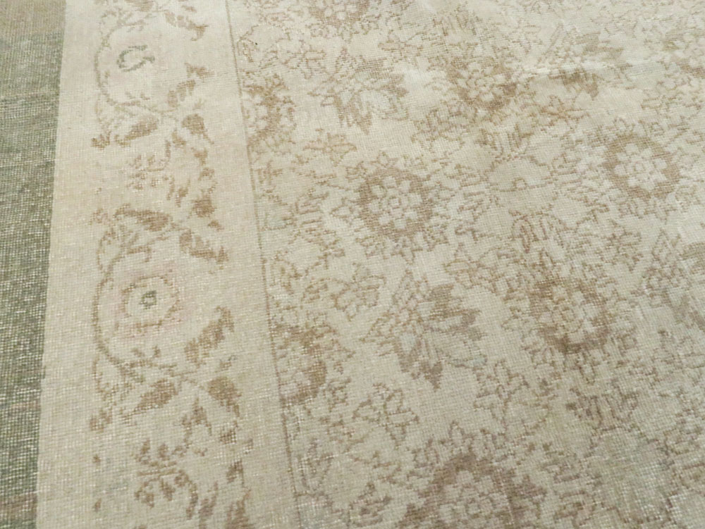 Vintage Turkish Sivas Distressed Rug, No.24401 - Staging