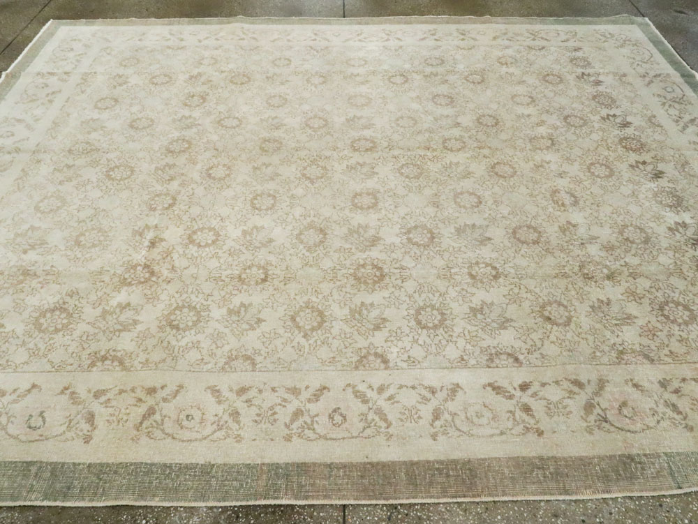 Vintage Turkish Sivas Distressed Rug, No.24401 - Staging