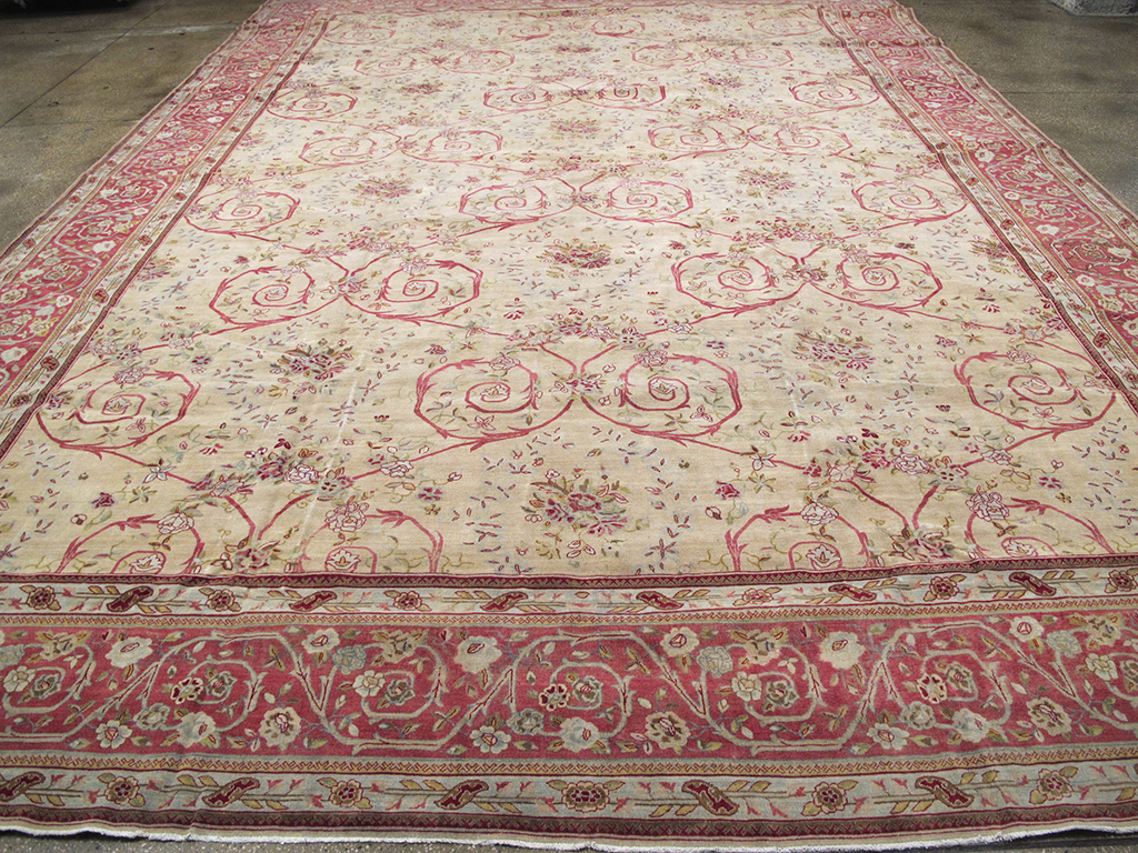 Antique Persian Sarouk Carpet, No.24433 - Staging