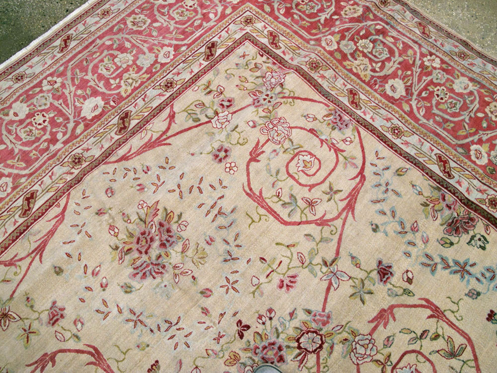 Antique Persian Sarouk Carpet, No.24433 - Staging