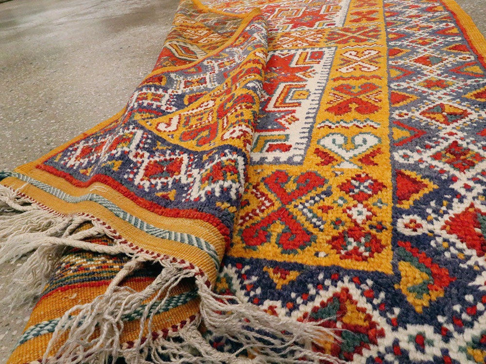 Vintage Moroccan Rug, No.24460 - Staging
