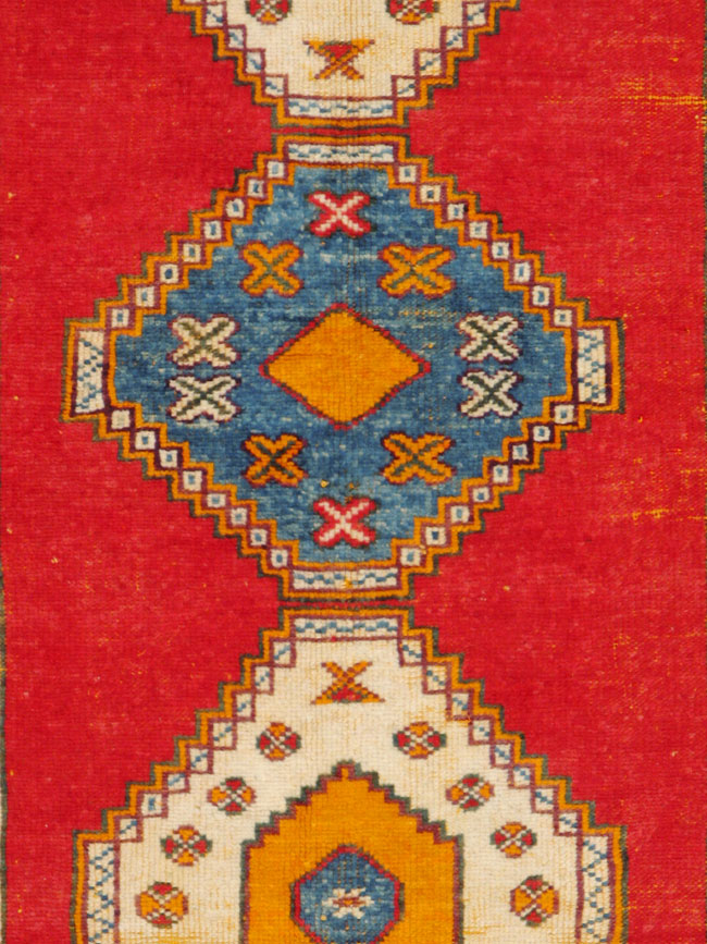 Vintage Moroccan Rug, No.24462 - Staging