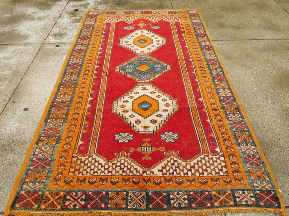 Vintage Moroccan Rug, No.24462 - Staging