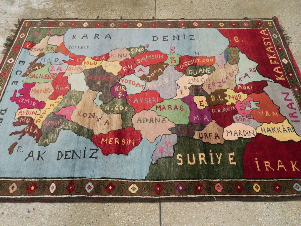 Vintage Turkish Anatolian Map Rug, No.24515 - Staging