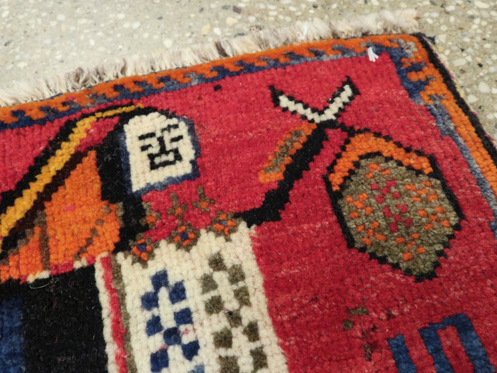Vintage Persian Shiraz Pictorial Rug, No.24608 - Staging
