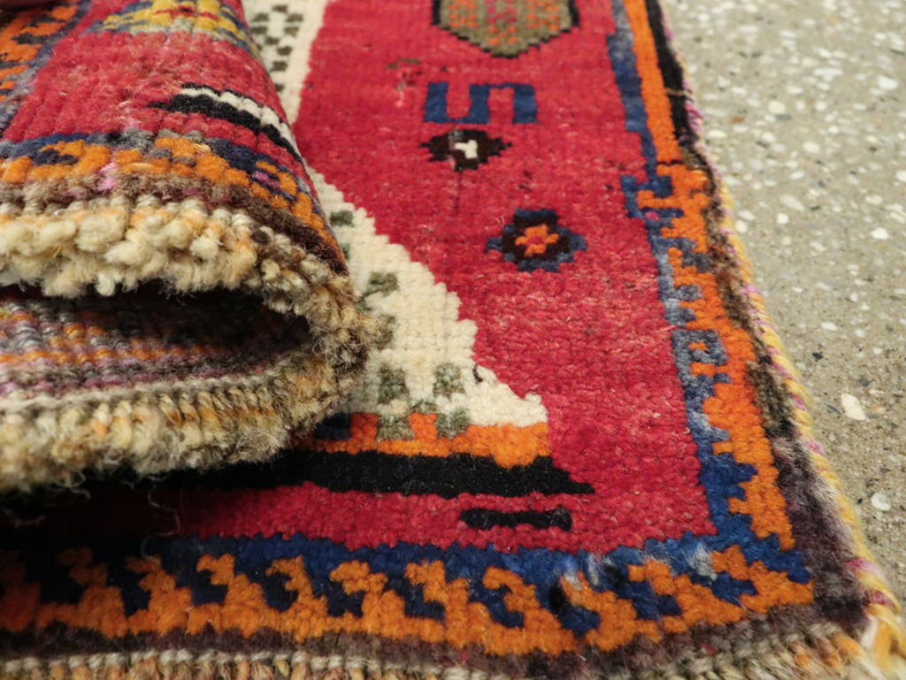 Vintage Persian Shiraz Pictorial Rug, No.24608 - Staging