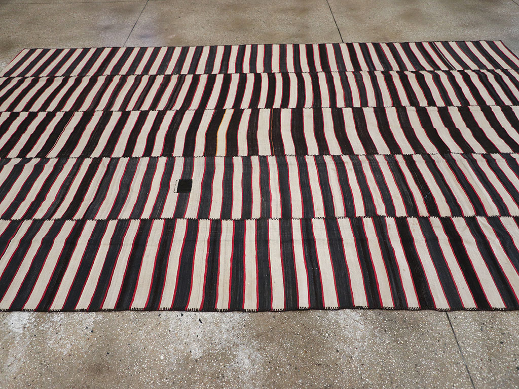 Vintage Persian Flatweave Kilim Room Size Carpet, No.24627 - Staging