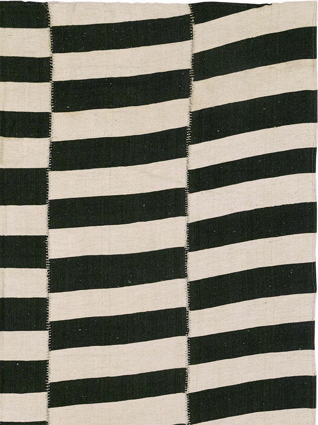 Modern Persian Flatweave Kilim Room Size Carpet, No.24628 - Staging