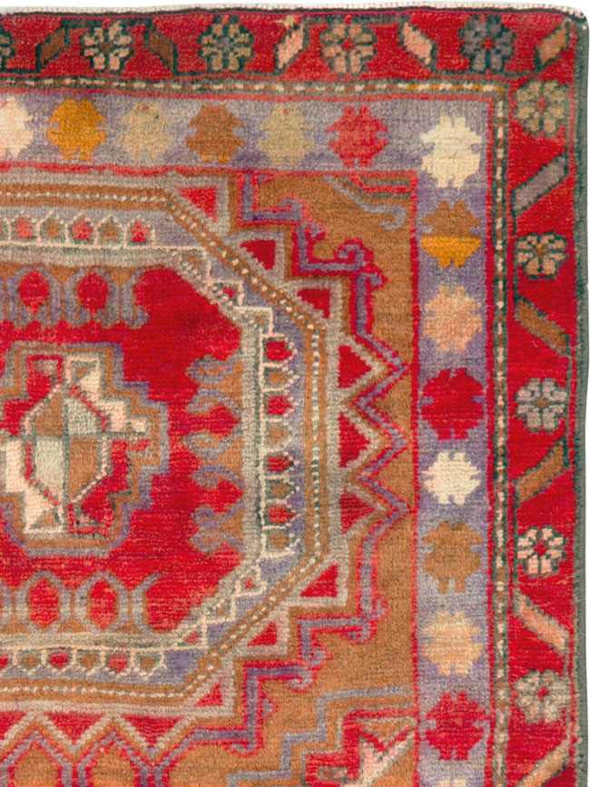 Vintage Persian Tabriz Rug, No.25170 - Staging