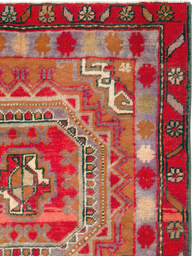 Vintage Persian Tabriz Rug, No.25170 - Staging