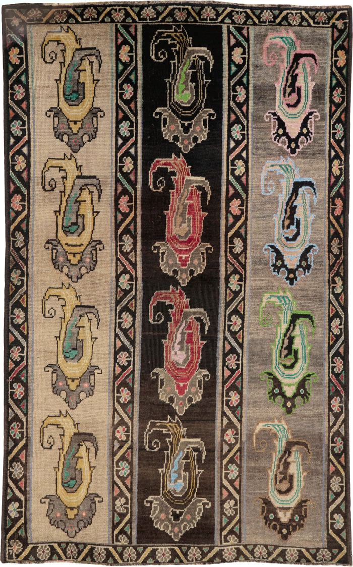 Vintage Persian Shiraz Rug, No.25208 - Staging