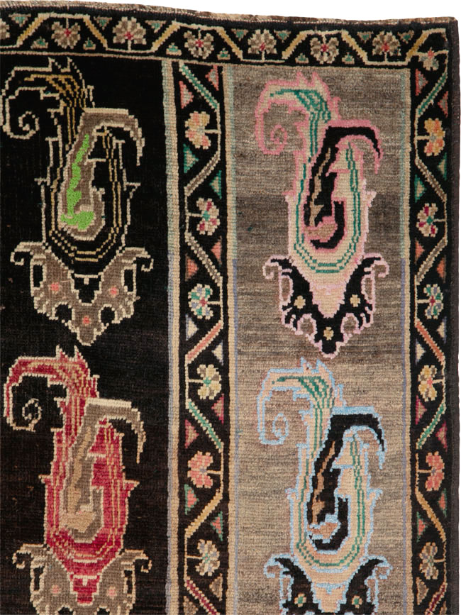 Vintage Persian Shiraz Rug, No.25208 - Staging