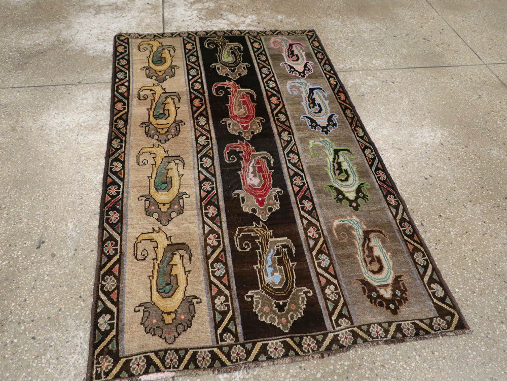 Vintage Persian Shiraz Rug, No.25208 - Staging
