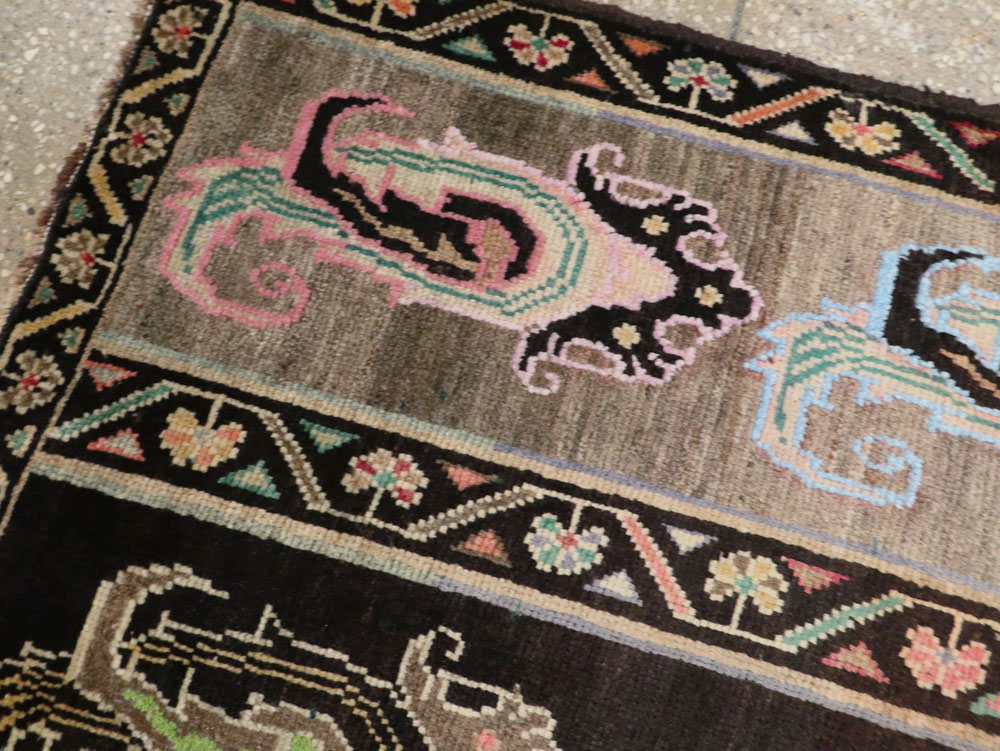 Vintage Persian Shiraz Rug, No.25208 - Staging