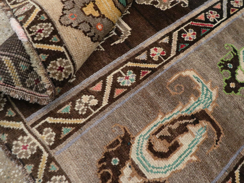 Vintage Persian Shiraz Rug, No.25208 - Staging