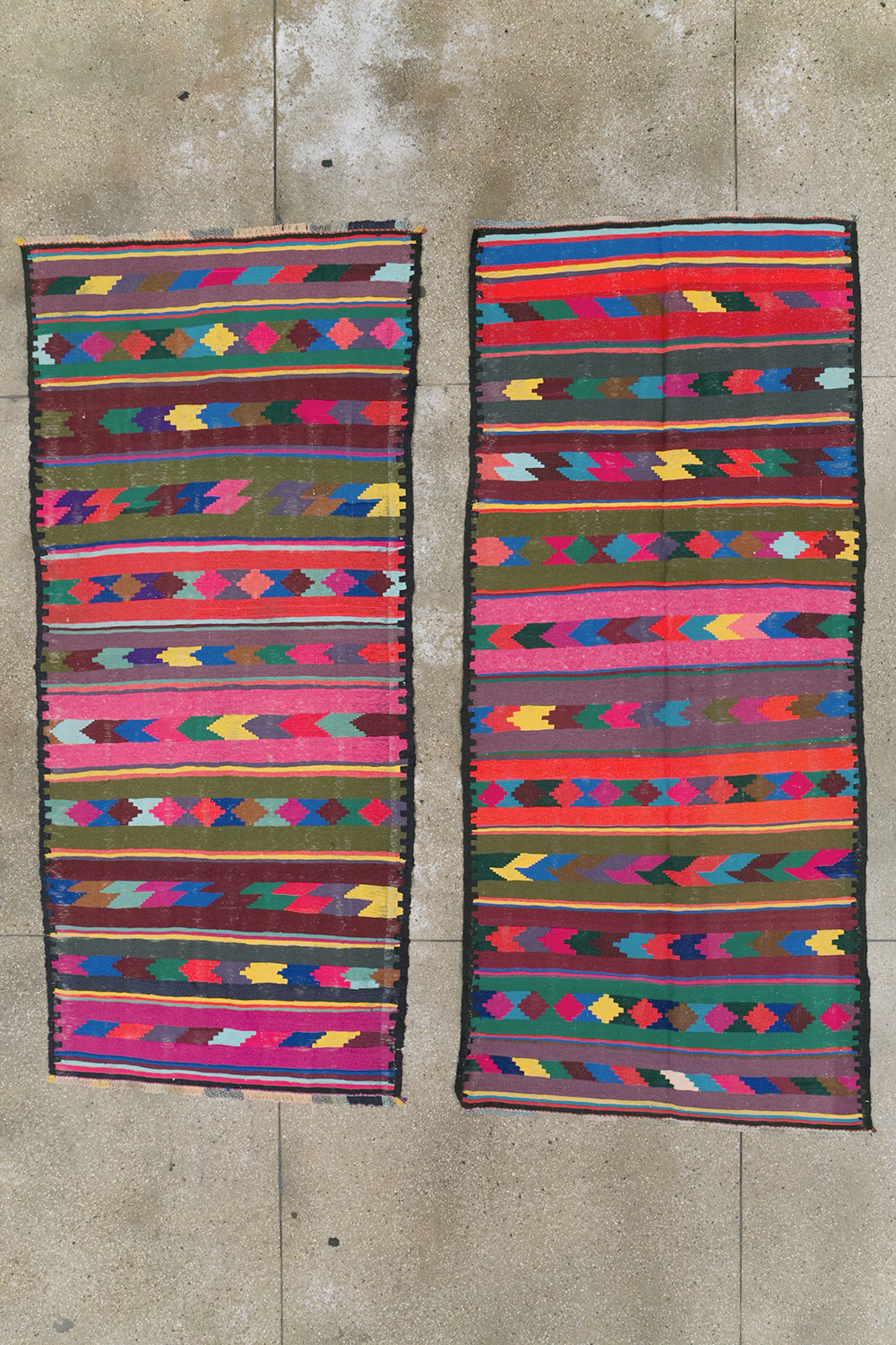 Vintage Persian Flatweave Kilim Rug (Pair: 1 of 2), No.25217 - Staging