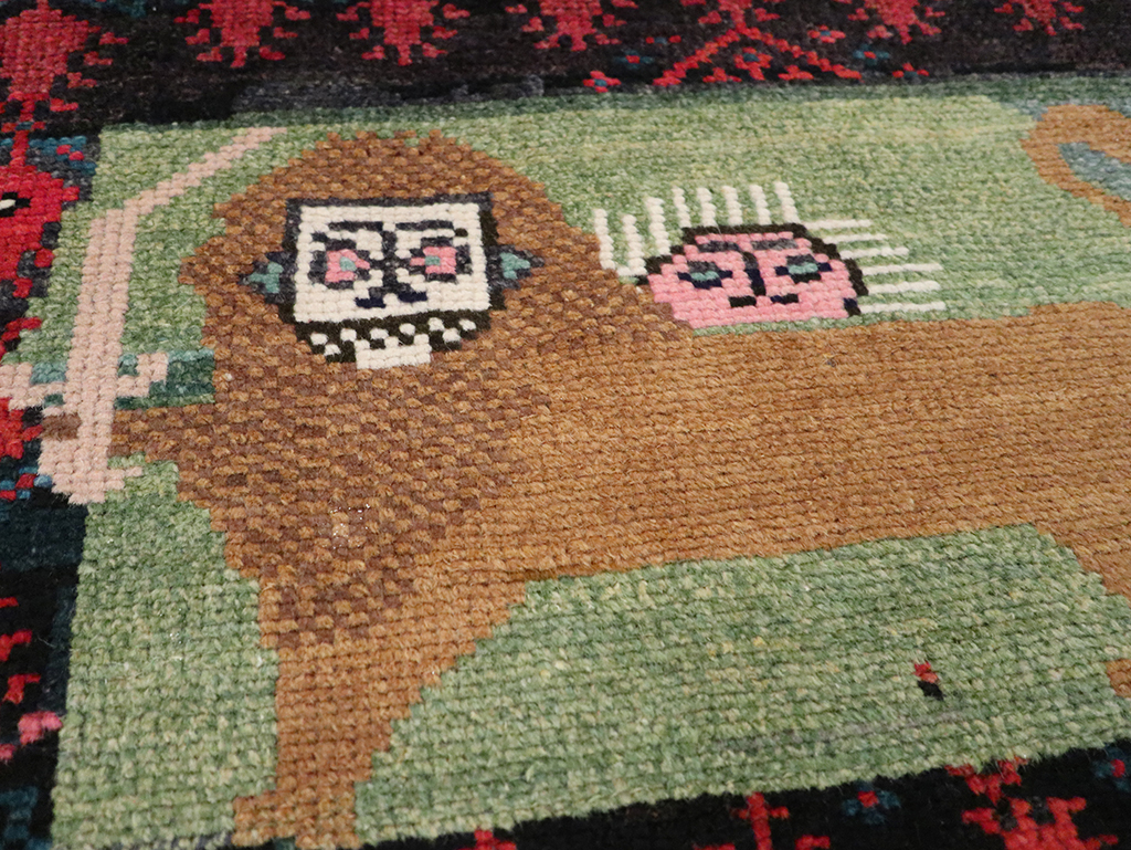 Vintage Persian Bakhtiari Pictorial Rug, No.25259 - Staging