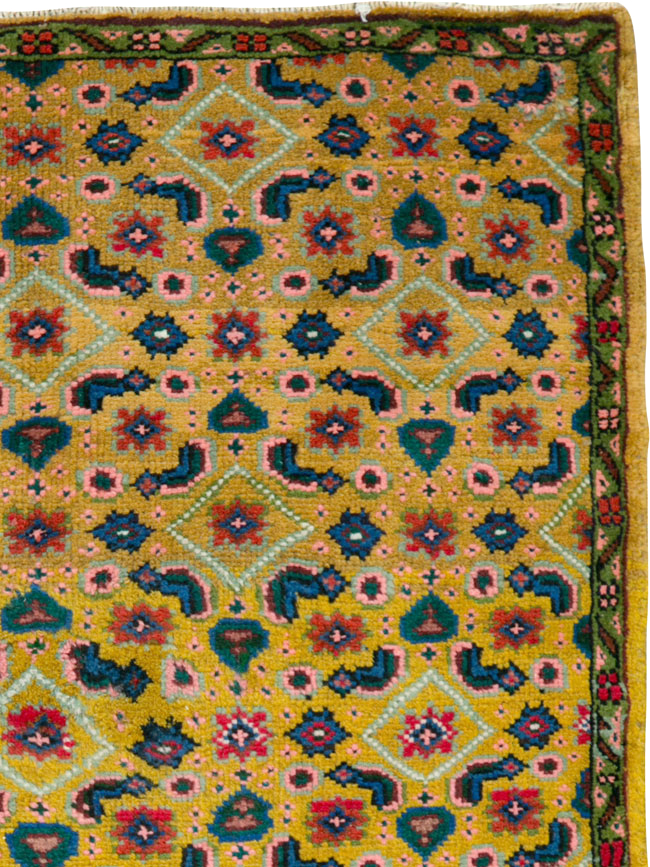Vintage Persian Mahal Rug, No.25296 - Staging