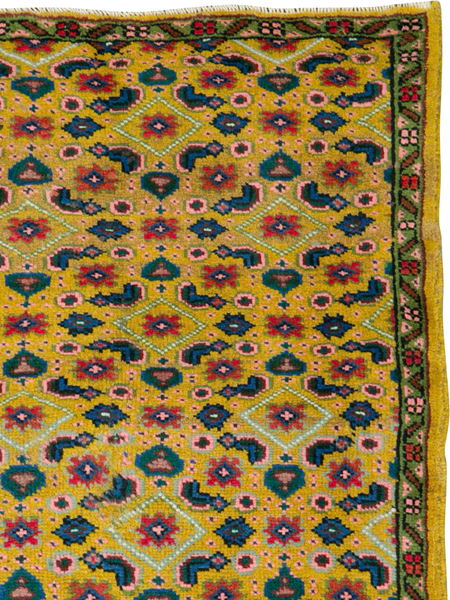 Vintage Persian Mahal Rug, No.25296 - Staging