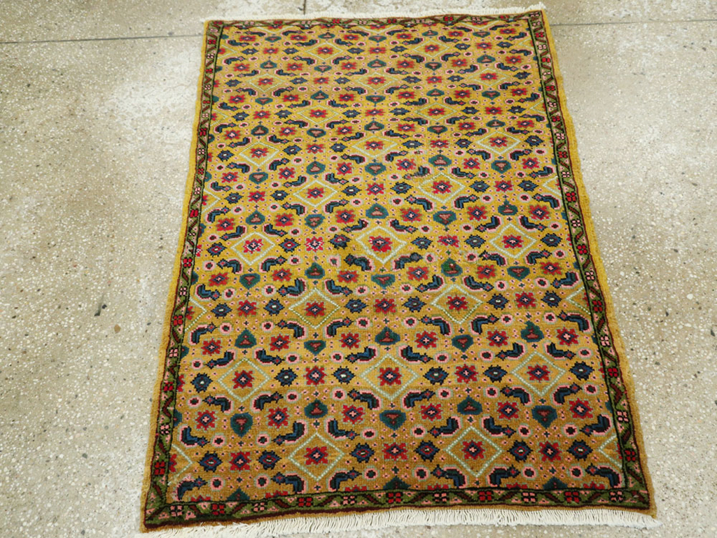 Vintage Persian Mahal Rug, No.25296 - Staging