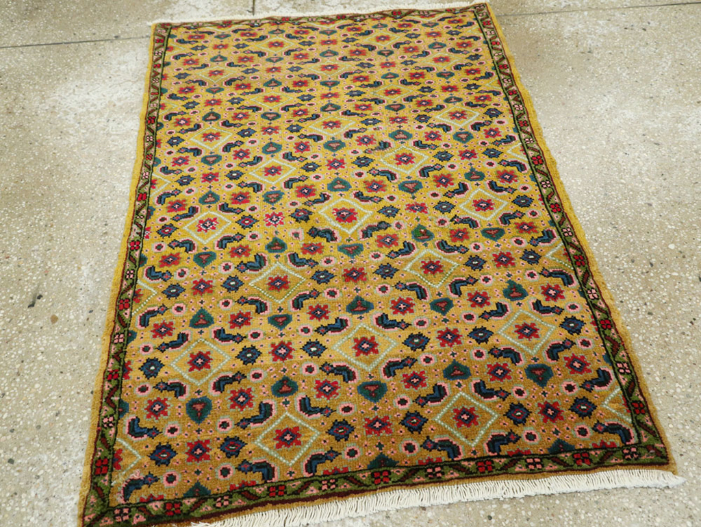 Vintage Persian Mahal Rug, No.25296 - Staging