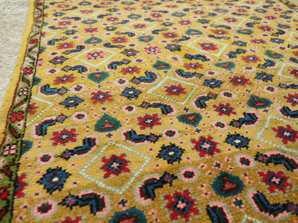 Vintage Persian Mahal Rug, No.25296 - Staging