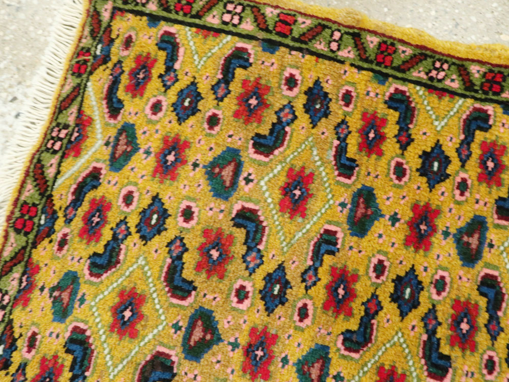 Vintage Persian Mahal Rug, No.25296 - Staging
