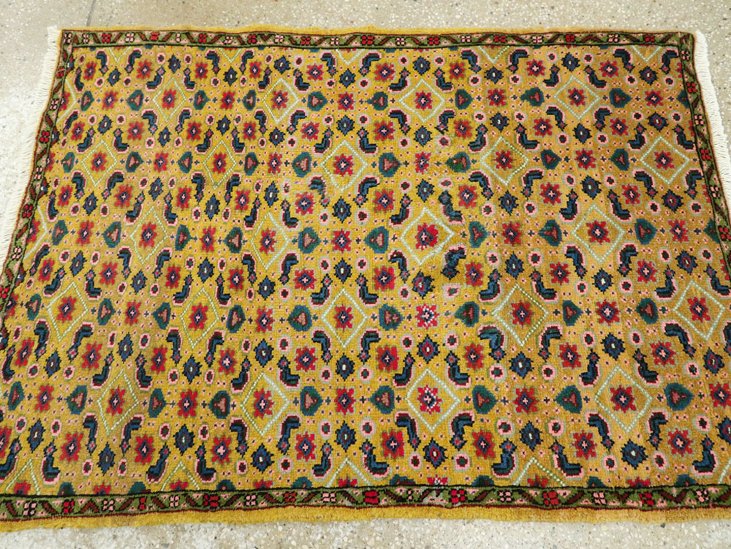 Vintage Persian Mahal Rug, No.25296 - Staging