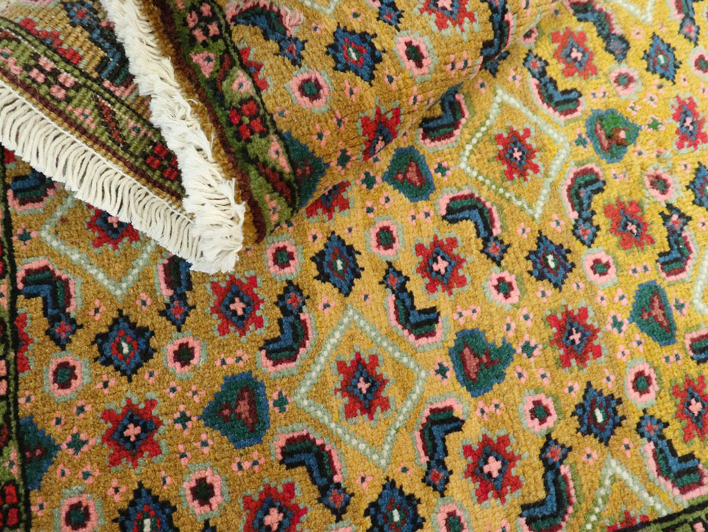 Vintage Persian Mahal Rug, No.25296 - Staging