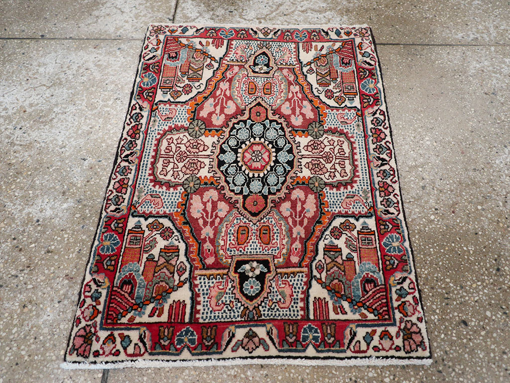 Vintage Persian Sarouk Rug, No.25325 - Staging