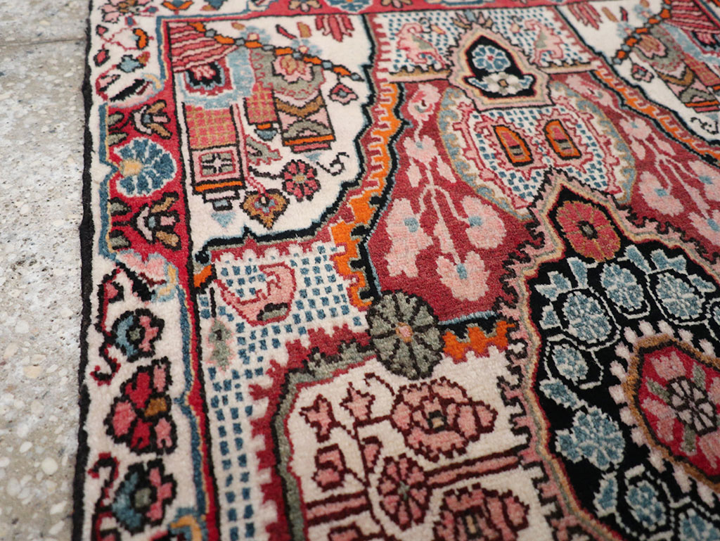 Vintage Persian Sarouk Rug, No.25325 - Staging