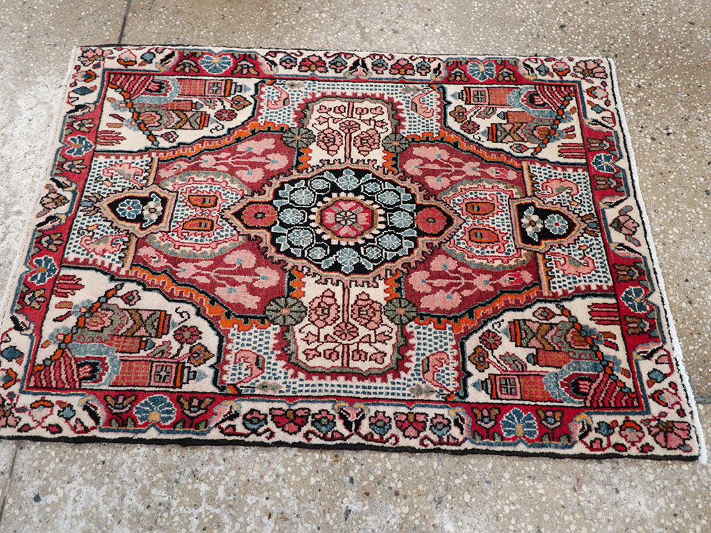 Vintage Persian Sarouk Rug, No.25325 - Staging