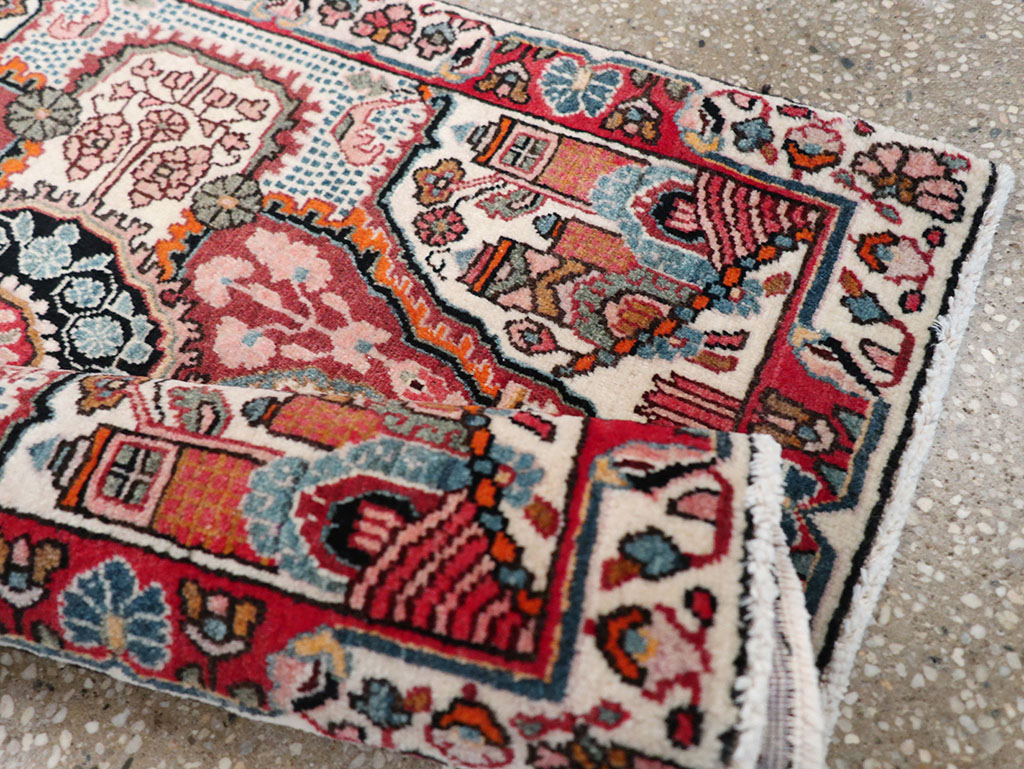 Vintage Persian Sarouk Rug, No.25325 - Staging