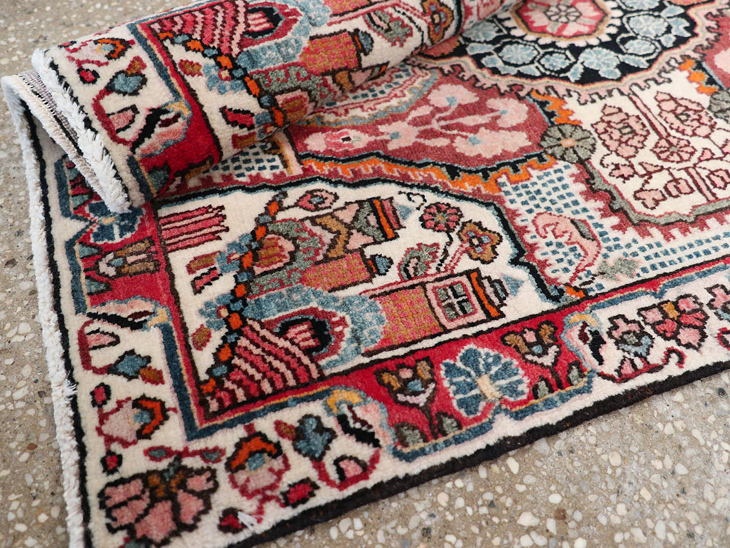 Vintage Persian Sarouk Rug, No.25325 - Staging