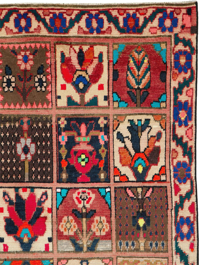 Vintage Persian Bakhtiari Rug, No.25383 - Staging