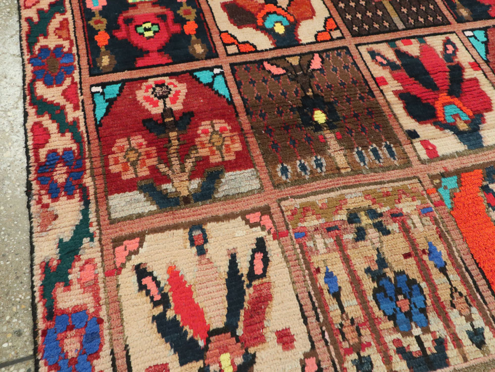 Vintage Persian Bakhtiari Rug, No.25383 - Staging