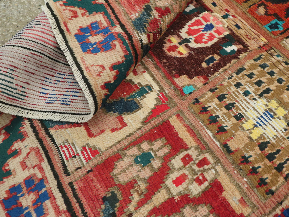 Vintage Persian Bakhtiari Rug, No.25383 - Staging