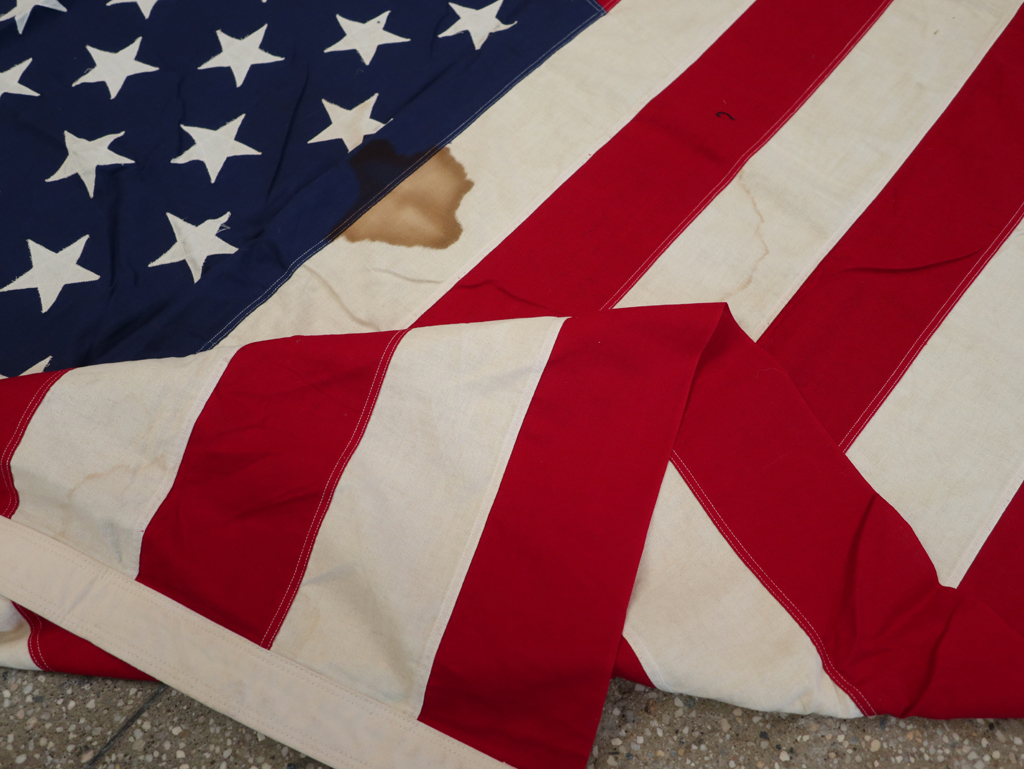 Vintage American Flag, No.25463 - Staging