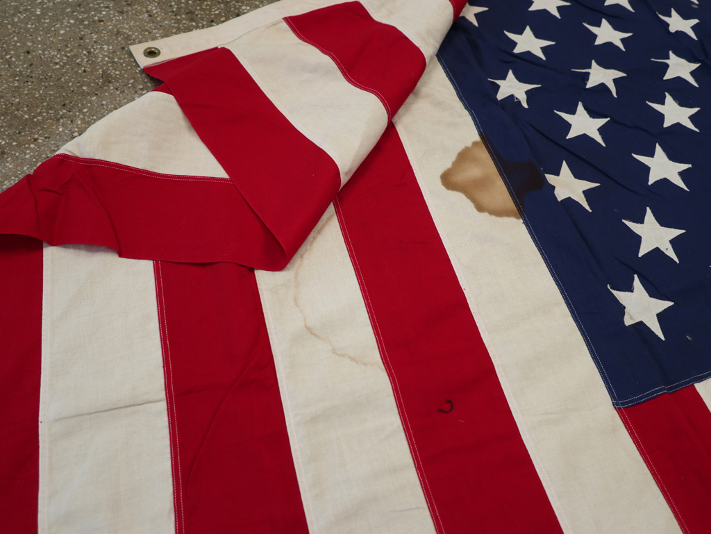 Vintage American Flag, No.25463 - Staging